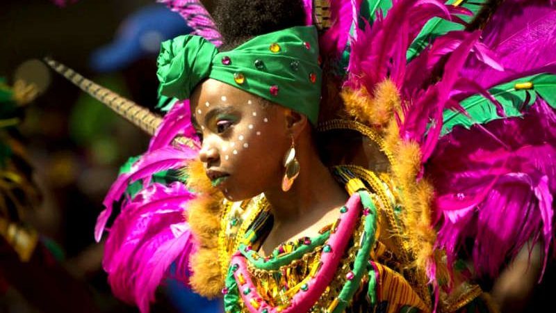 Карнавал карибской культуры при соблюдении правил пандемии Covid-19